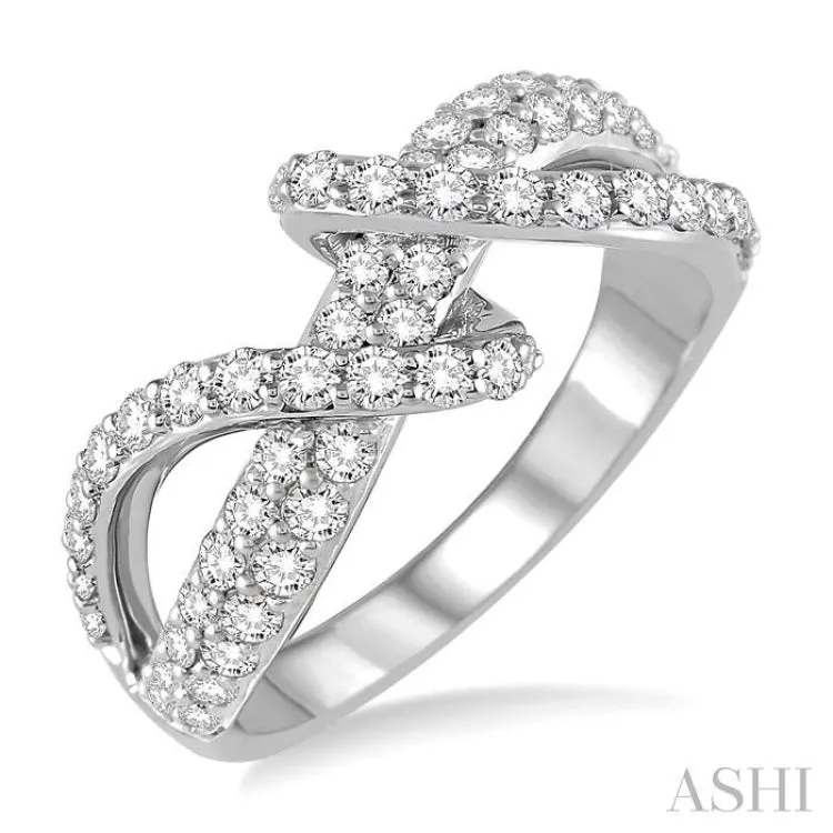 1 1/10 Ctw Round Cut Diamond Fashion Ring in 14K White Gold