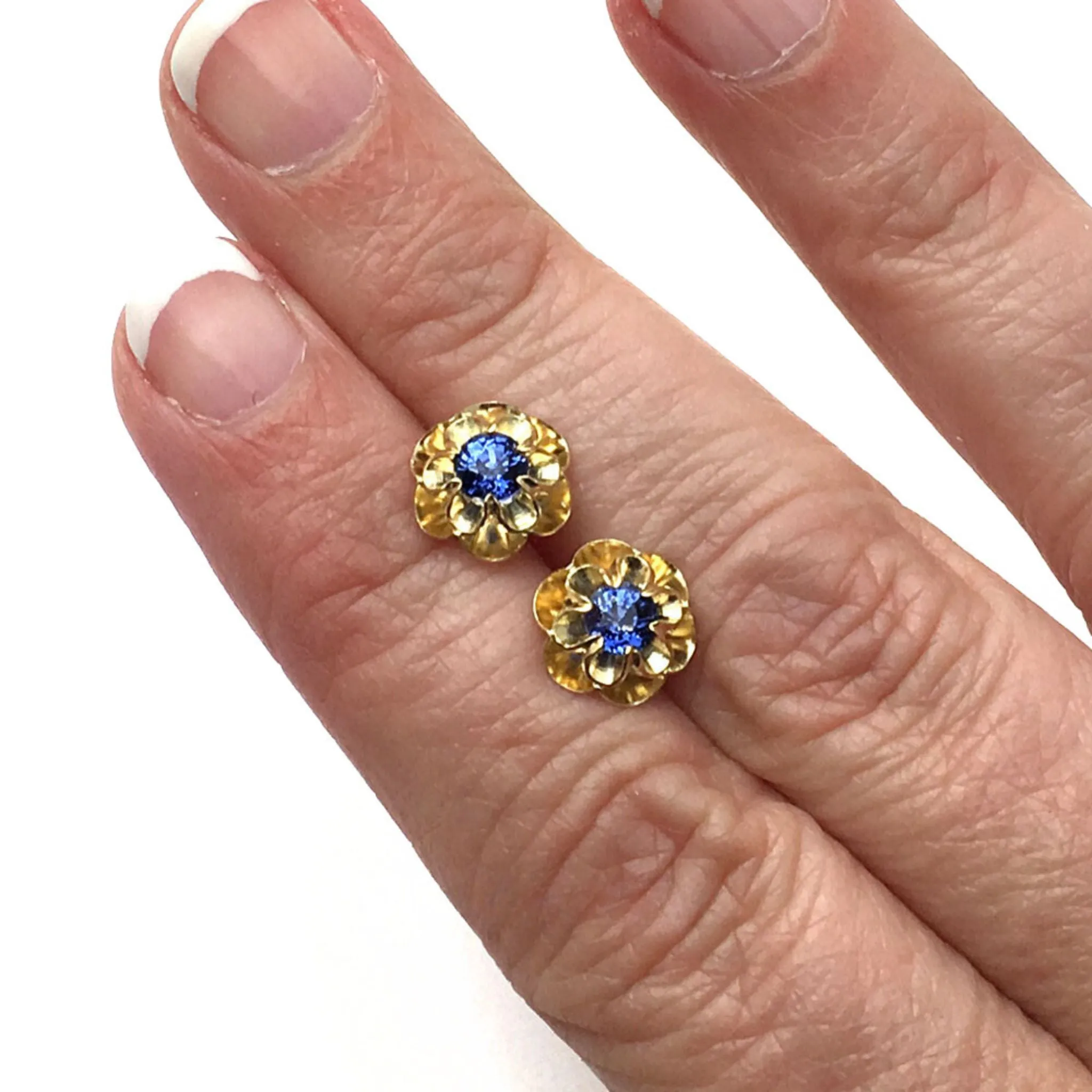 14K Gold Blue Sapphire Earrings with Flower Design