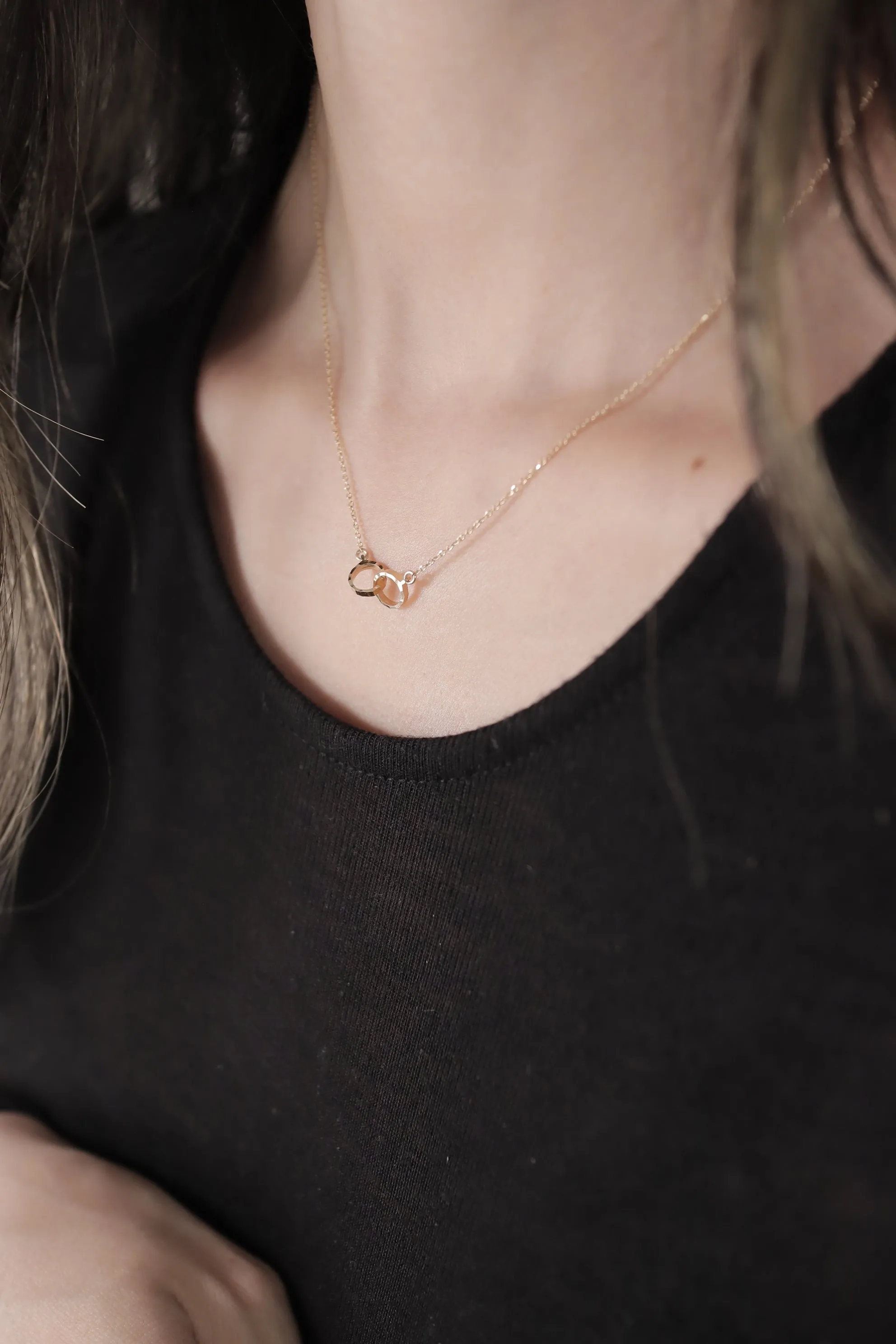 14K Solid Gold Interlocking Rings Necklace – Minimalist Elegance