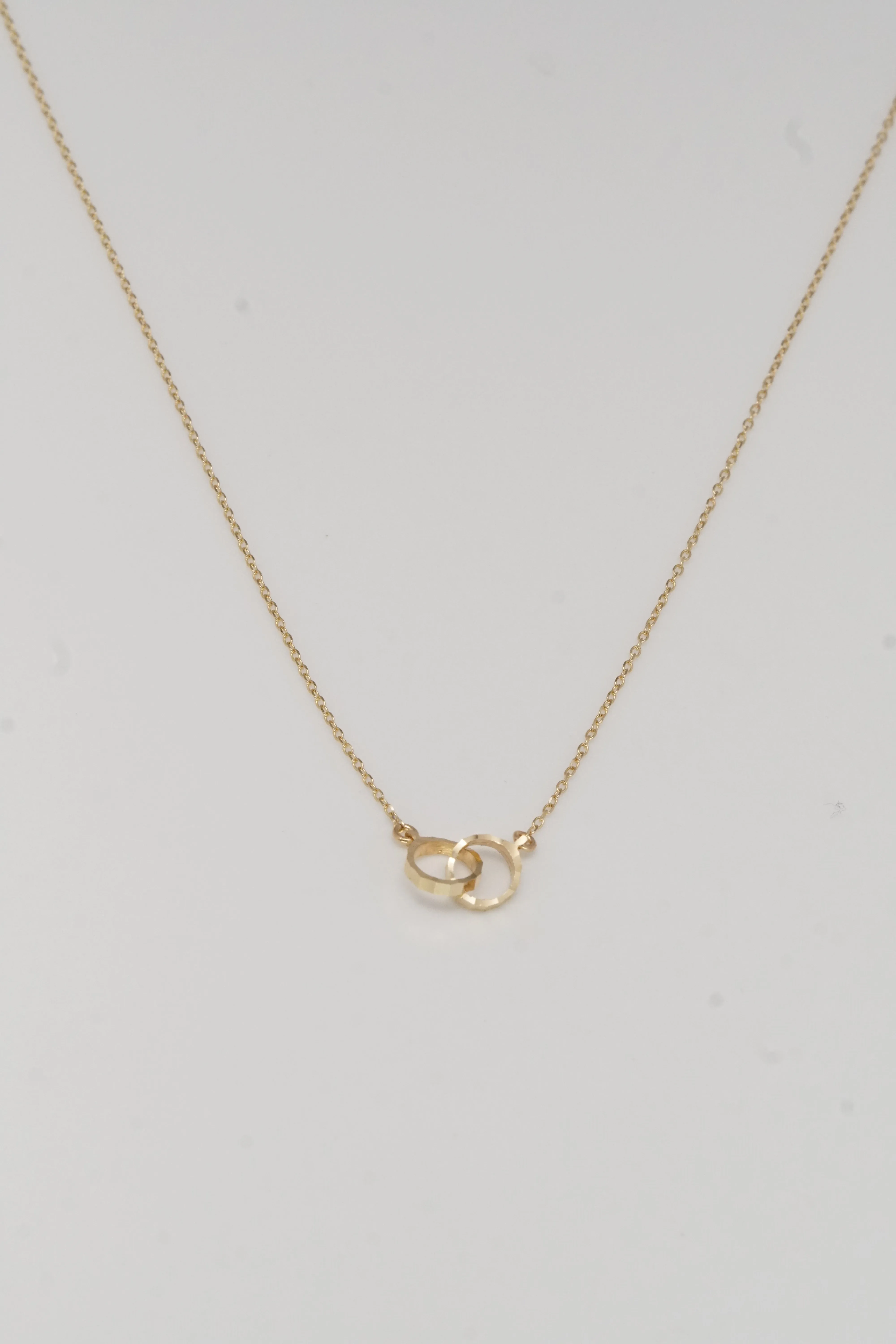 14K Solid Gold Interlocking Rings Necklace – Minimalist Elegance