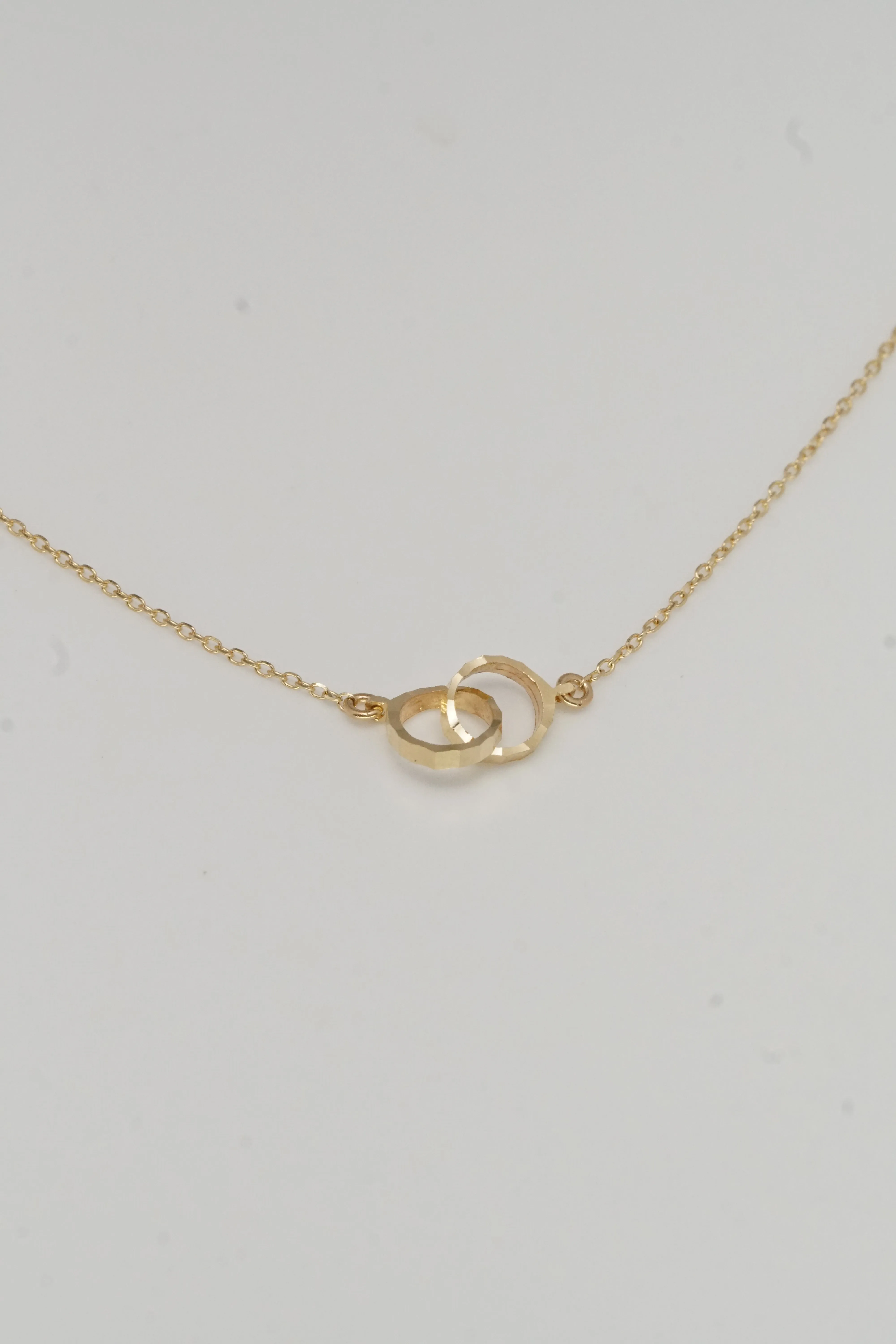 14K Solid Gold Interlocking Rings Necklace – Minimalist Elegance