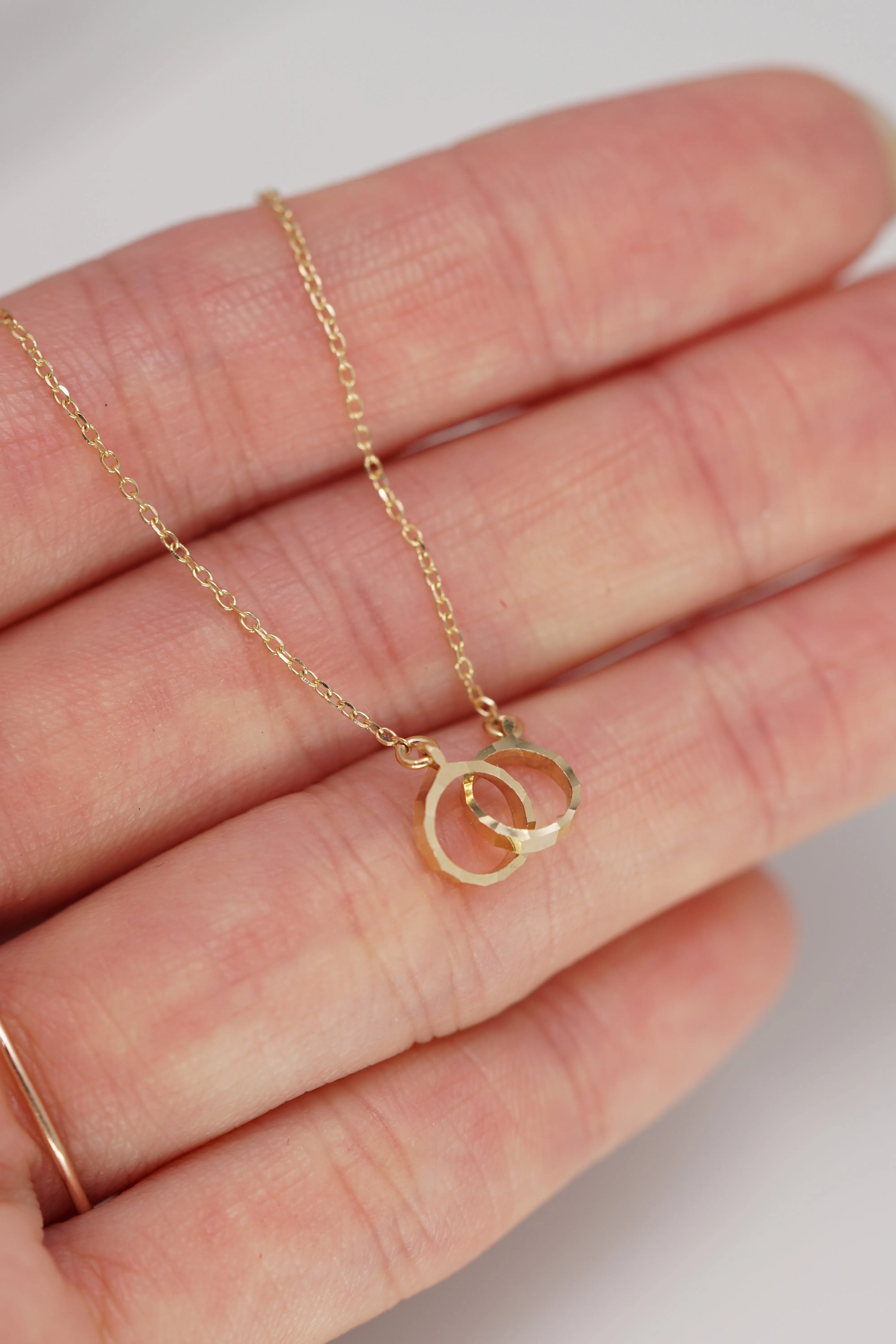 14K Solid Gold Interlocking Rings Necklace – Minimalist Elegance