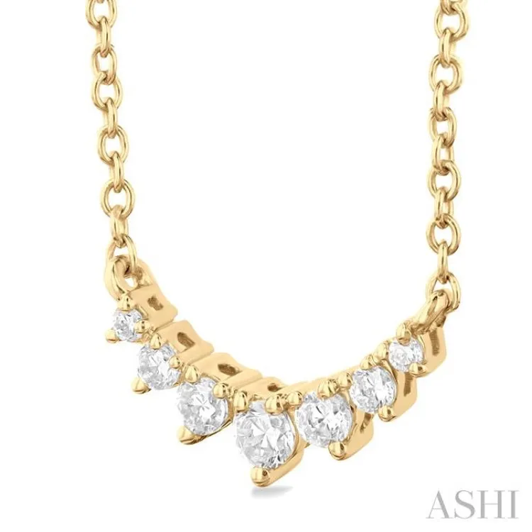 1/8 Ctw Graduated Diamond Smile Necklace in 14K Yellow Gold