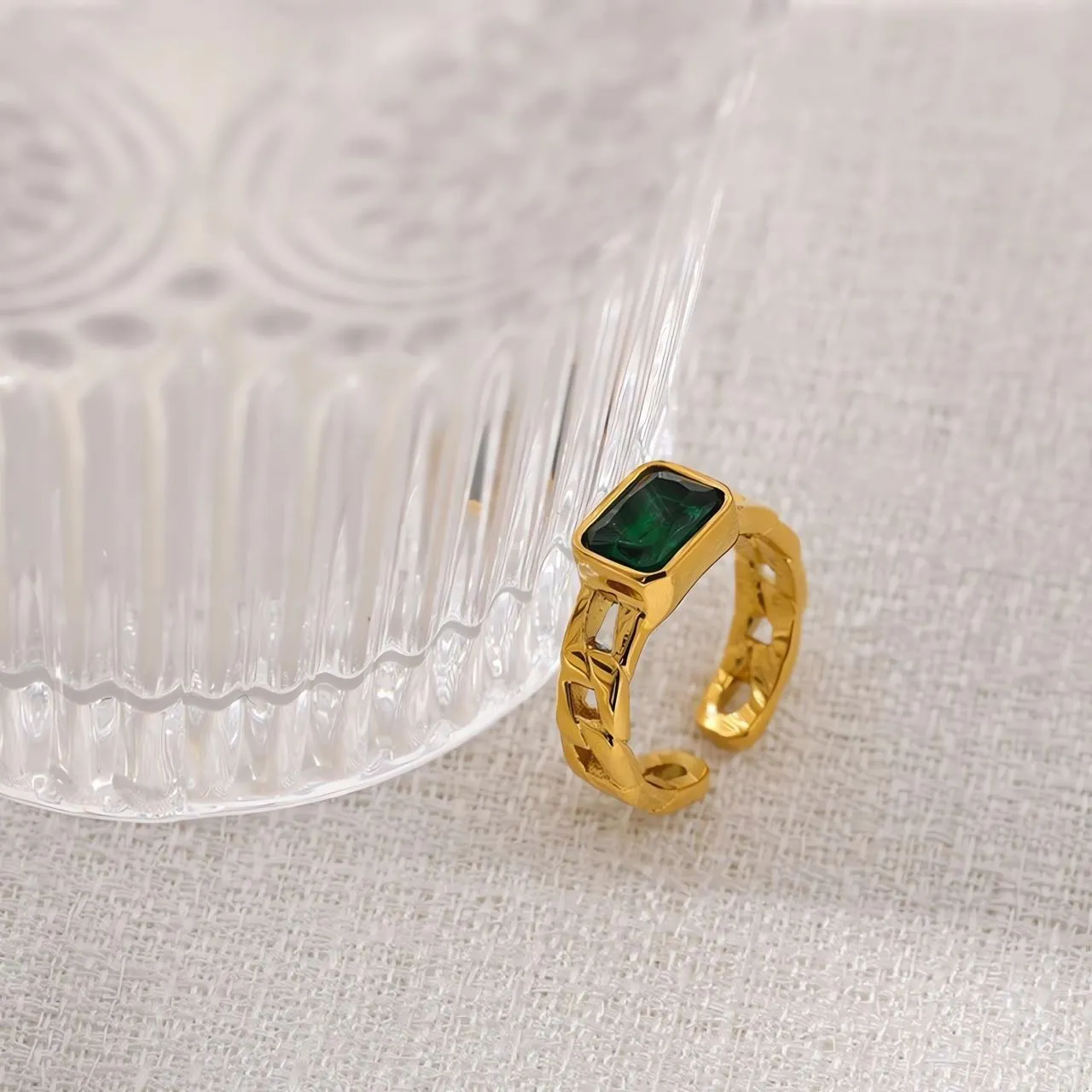 Chunky Chain Green Emerald Ring