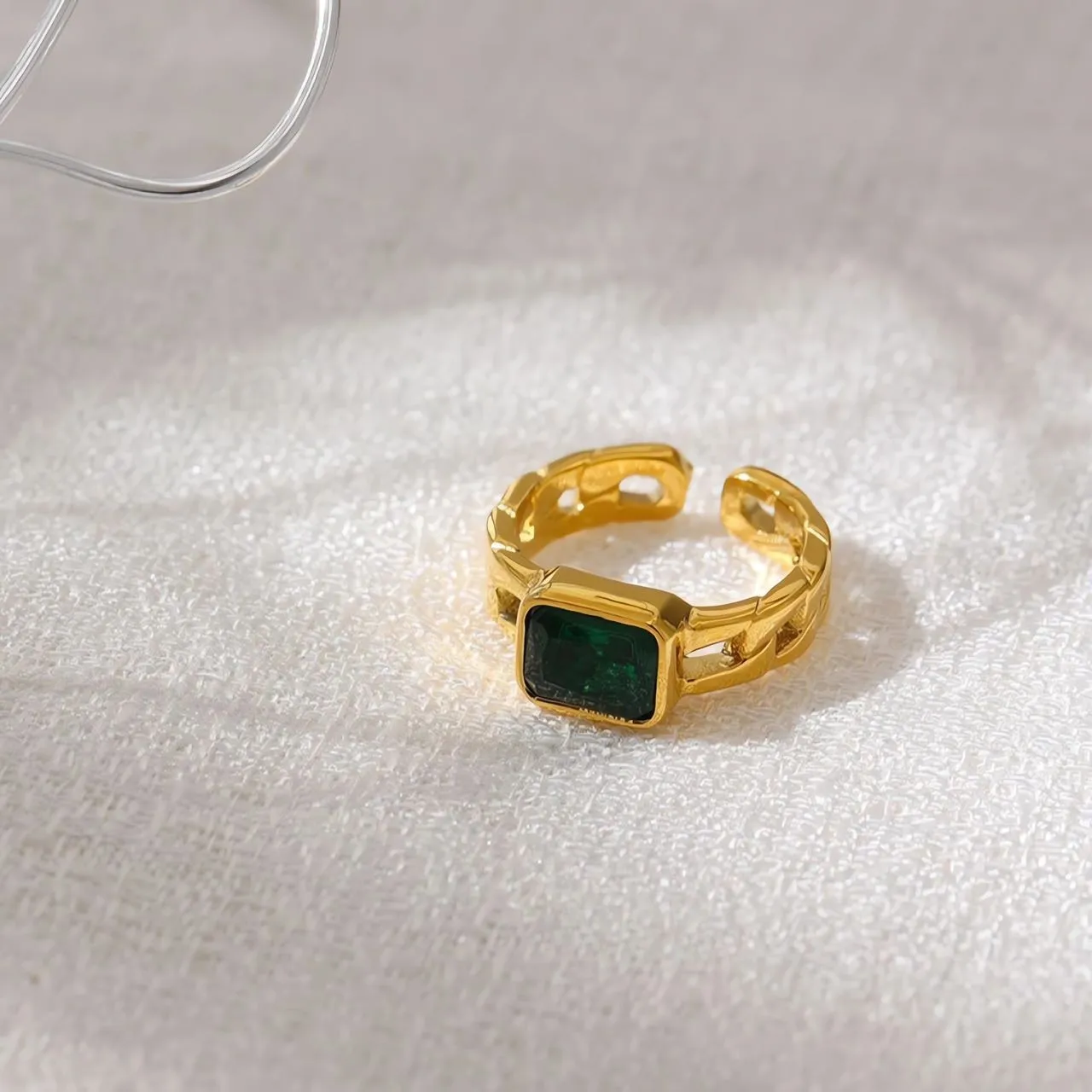 Chunky Chain Green Emerald Ring