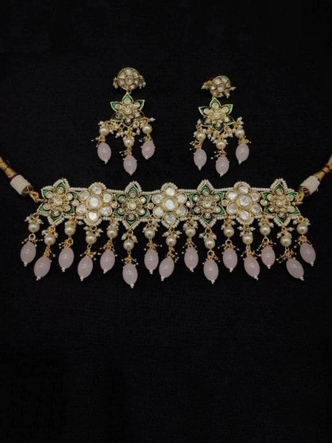 Floral Pendant Kundan Choker Set With Pearl