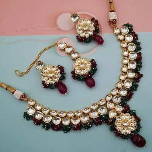 Flower Motif Kundan Necklace Set With Onyx Beads