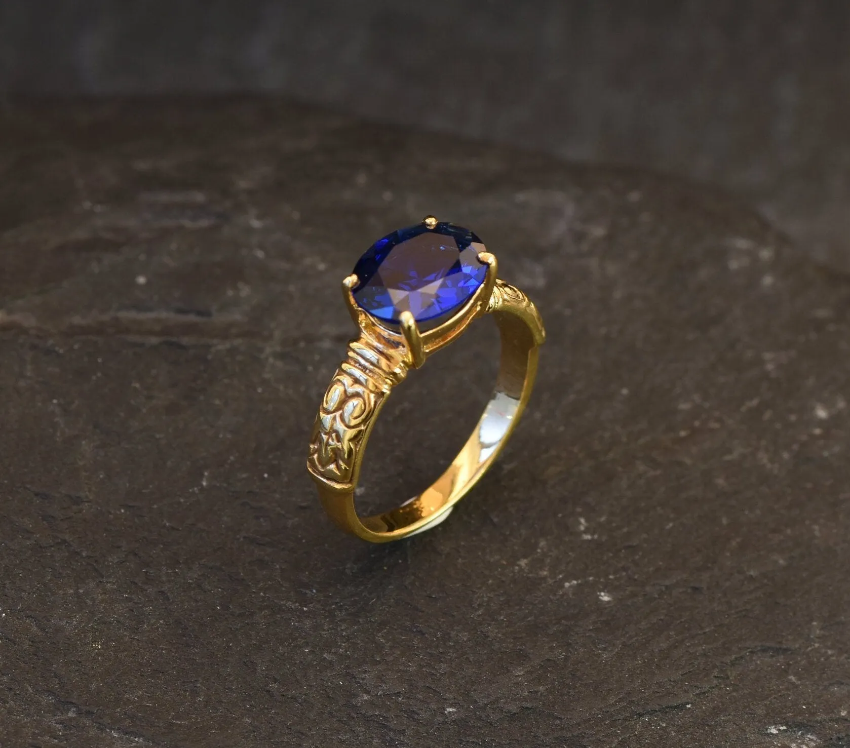 Gold Sapphire Ring - Blue Tribal Ring - Vintage Horizontal Ring