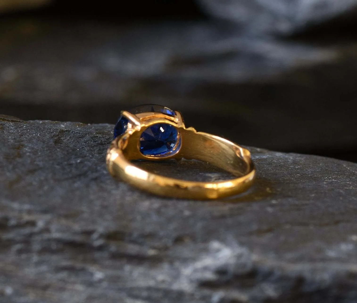 Gold Sapphire Ring - Blue Tribal Ring - Vintage Horizontal Ring