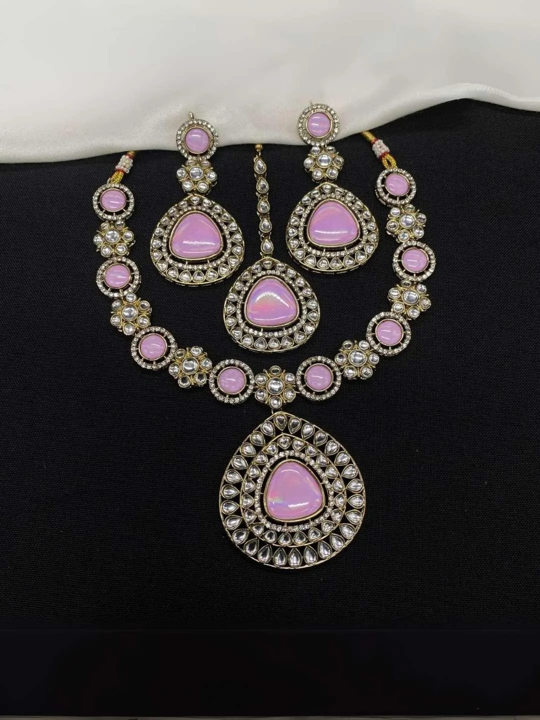 Kundan Design Stone-Studded Necklace