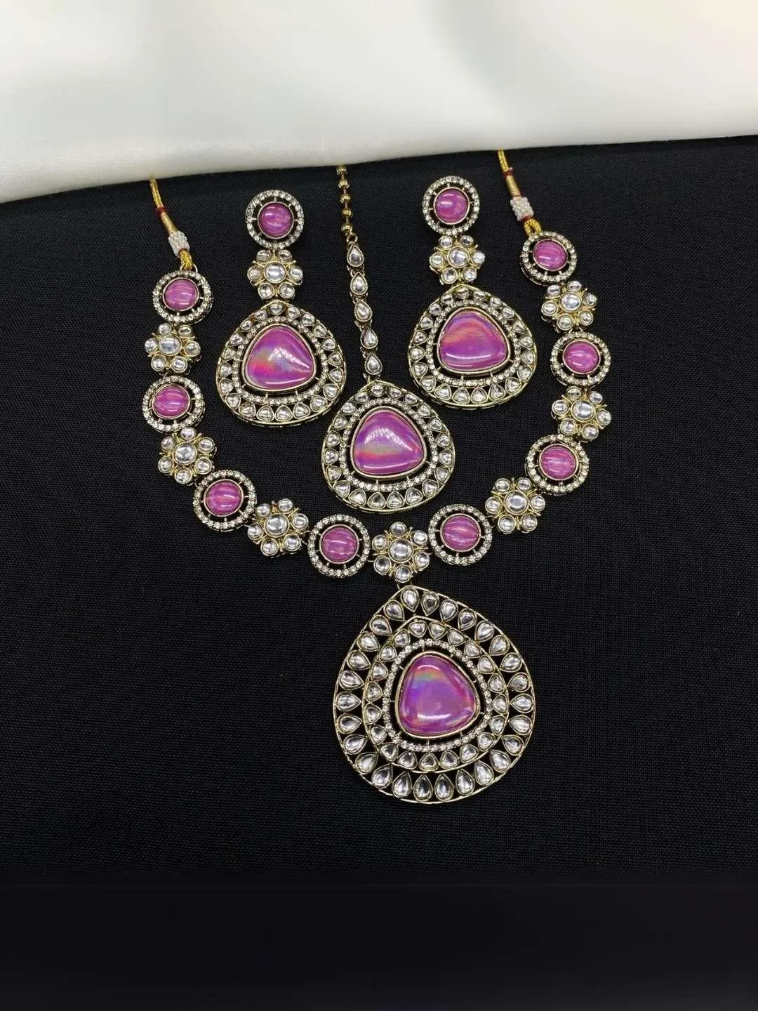 Kundan Design Stone-Studded Necklace