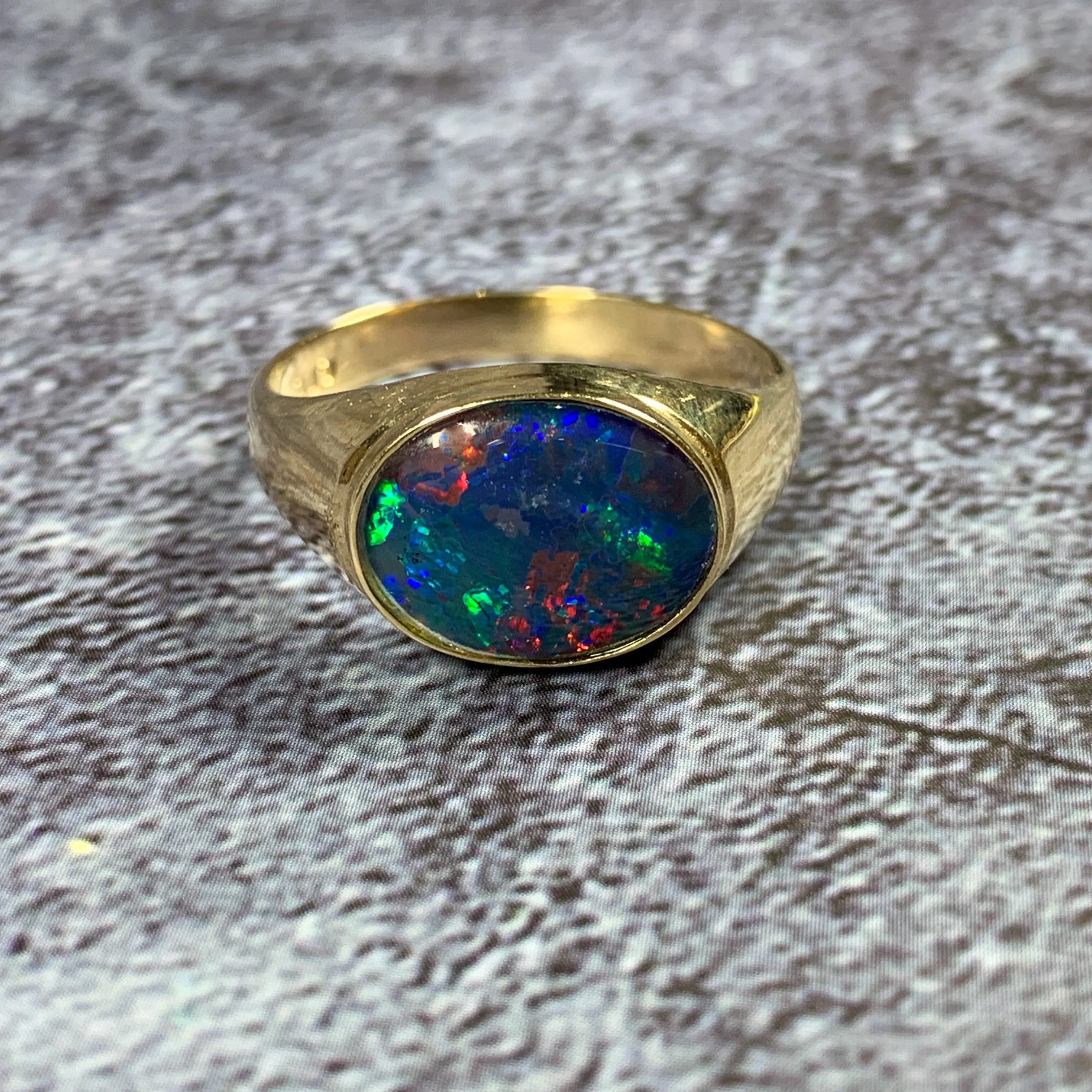 One 9kt Yellow Gold signet ring 12x10mm Opal triplet