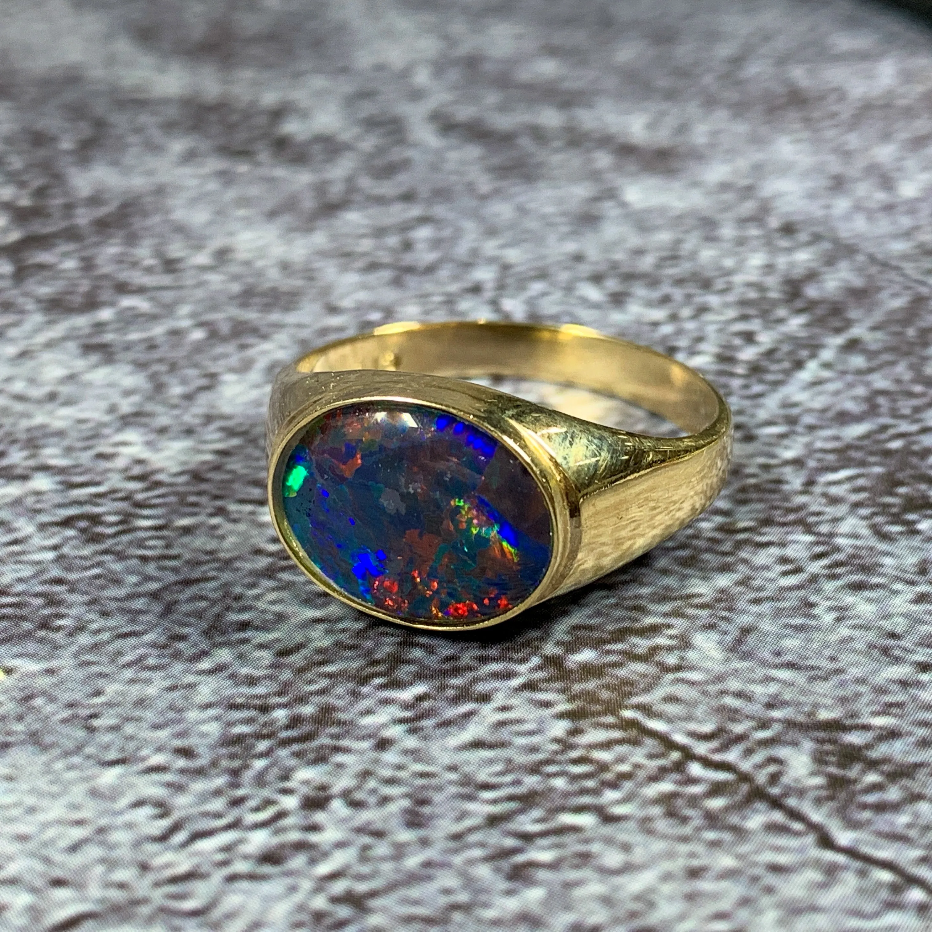 One 9kt Yellow Gold signet ring 12x10mm Opal triplet