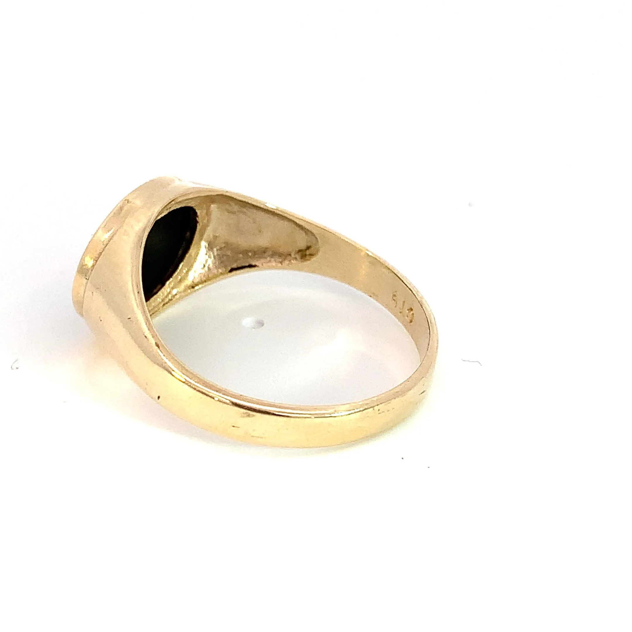 One 9kt Yellow Gold signet ring 12x10mm Opal triplet