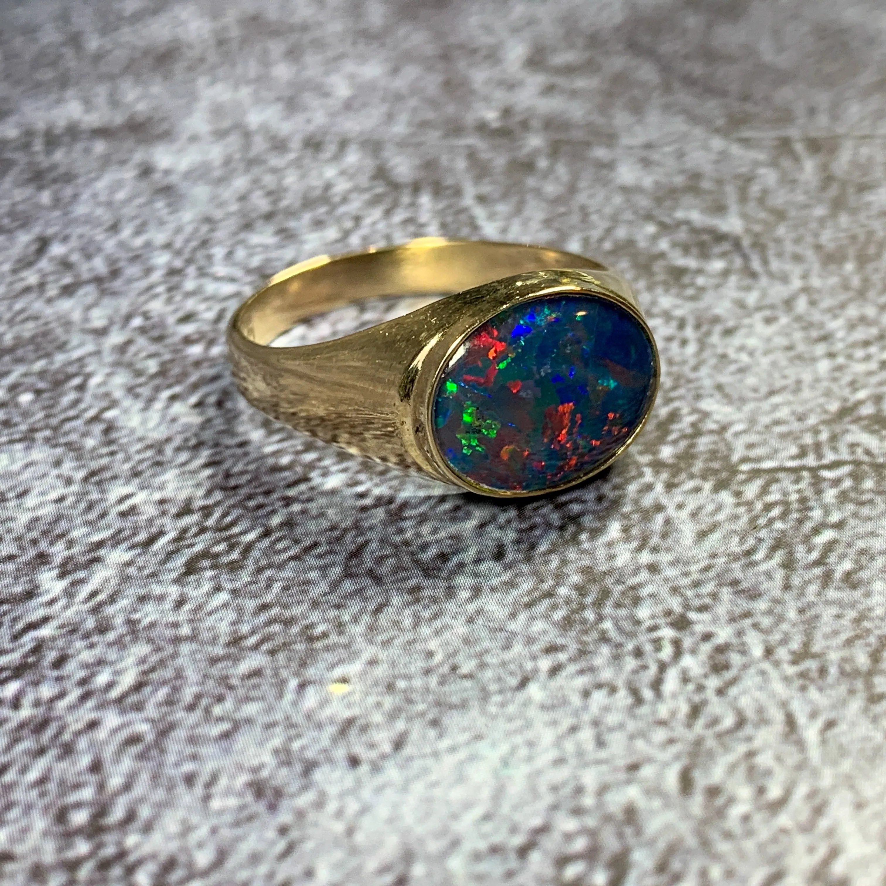 One 9kt Yellow Gold signet ring 12x10mm Opal triplet