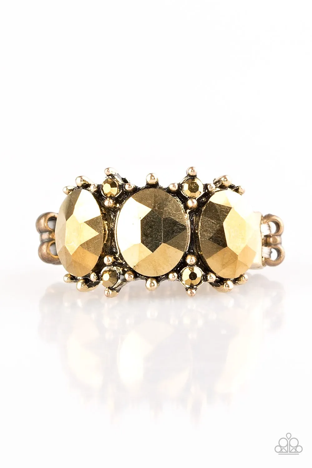 Paparazzi Ring ~ Straighten Your Crown - Brass