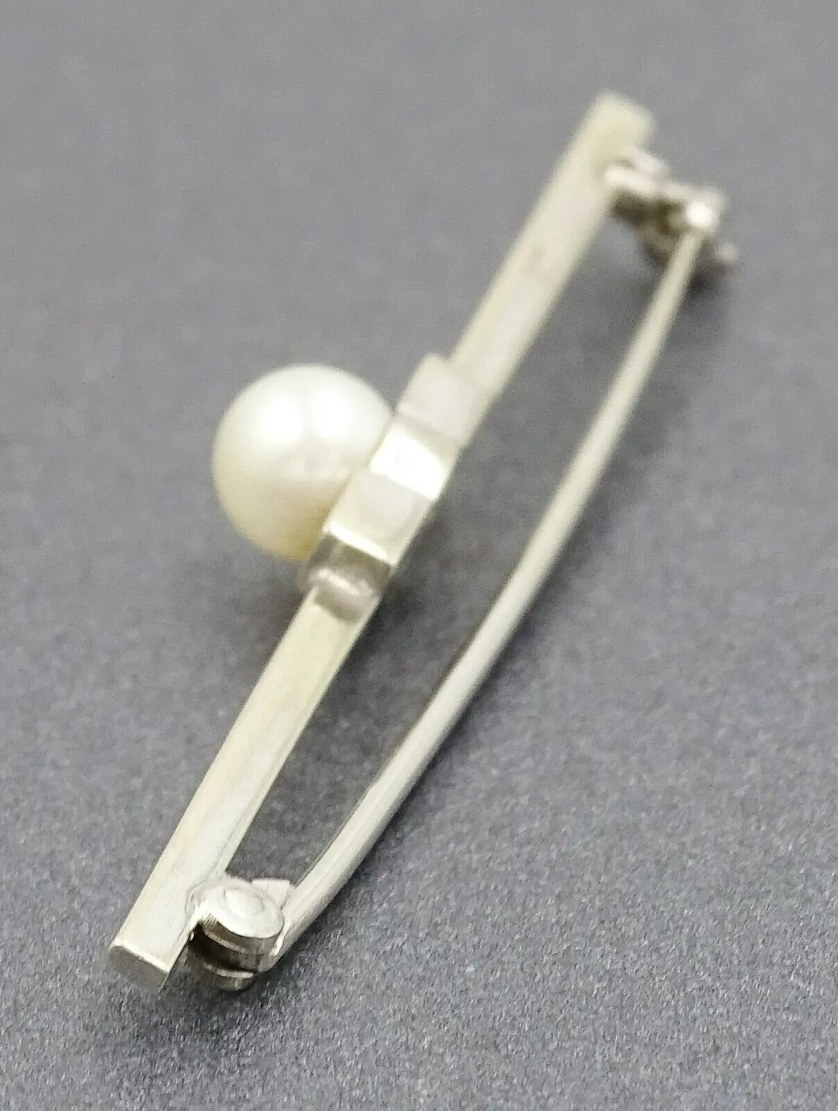 Pearl 9ct White Gold Bar Brooch