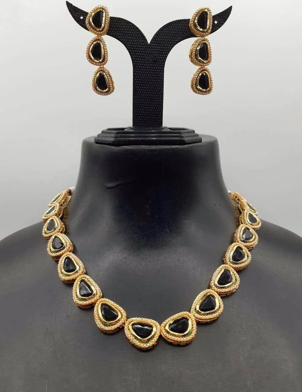 Single Line Kundan Set