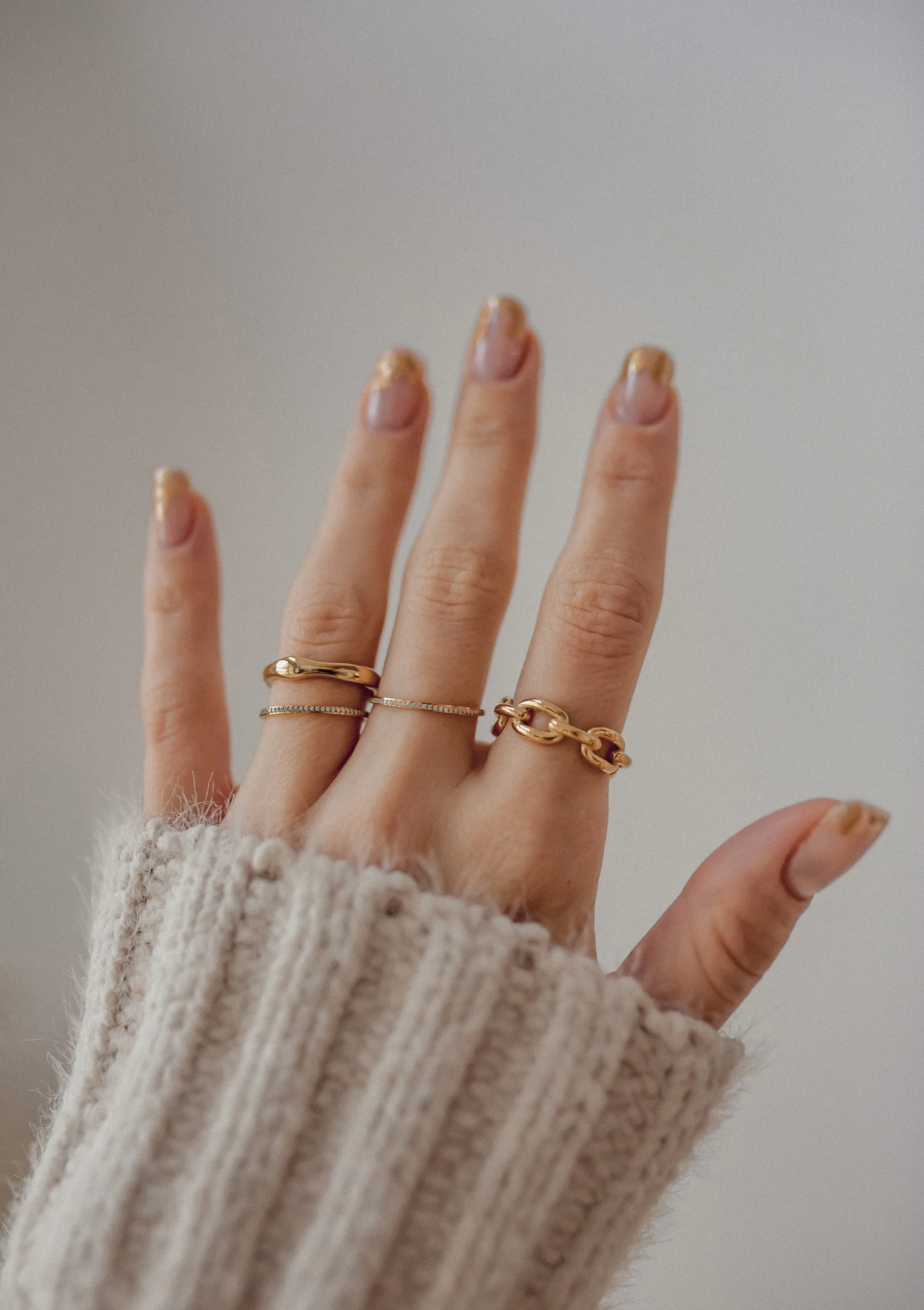 Slim Wavy Band Ring Gold