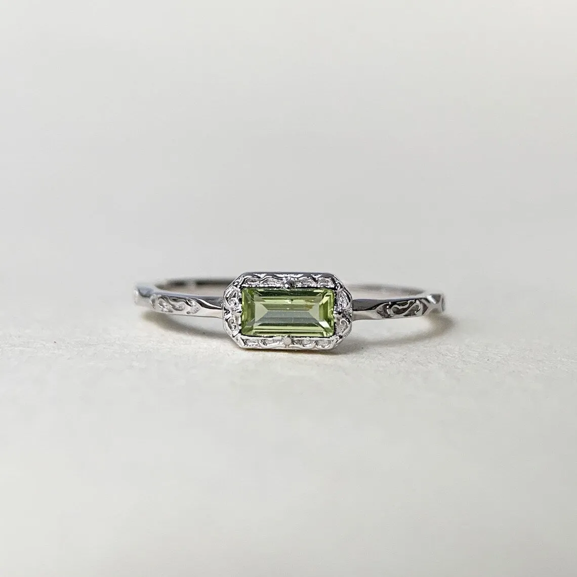 Vintage Baguette Cut Peridot Solitaire MInimalist Ring - 925 Sterling Silver Ring