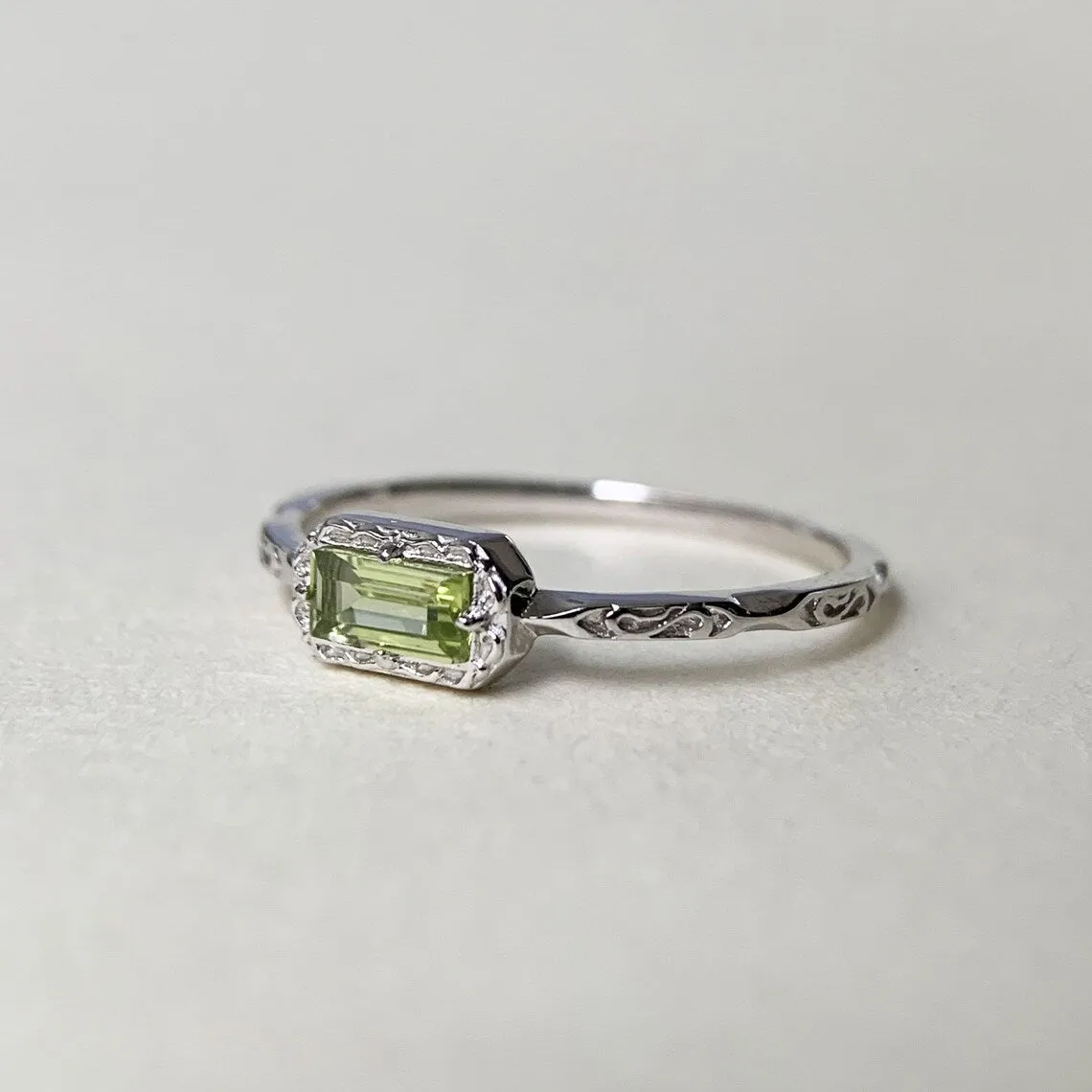 Vintage Baguette Cut Peridot Solitaire MInimalist Ring - 925 Sterling Silver Ring