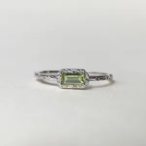 Vintage Baguette Cut Peridot Solitaire MInimalist Ring - 925 Sterling Silver Ring