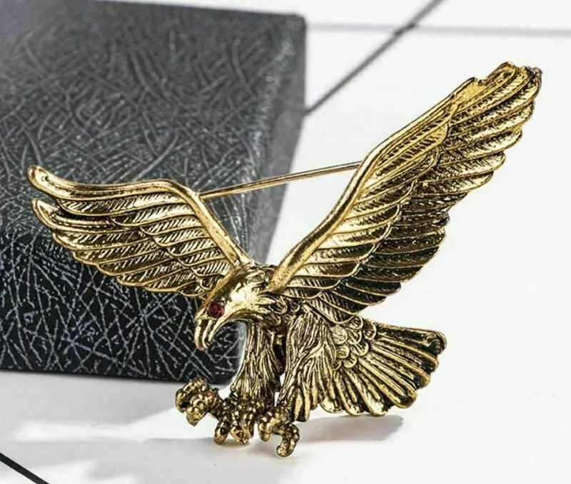 Vintage look gold plated flying eagle brooch suit coat broach collar pin b16b